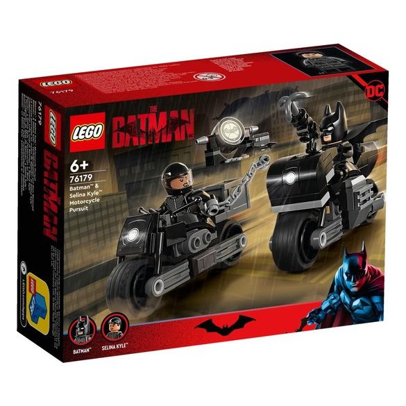 Batman™ & Selina Kyle™ Motorcycle Pursuit