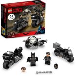 Batman™ & Selina Kyle™ Motorcycle Pursuit